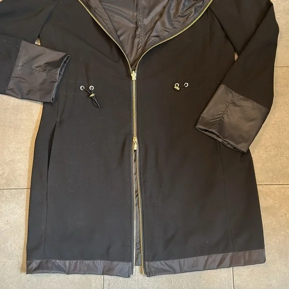 Calvin Klein Woman’s Lightweight, Water Resistant Coat - Picture 2 of 13